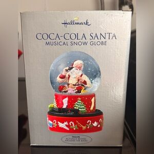 Hallmark Coca-Cola Santa Musical Snow Globe (2001) – Moving Train